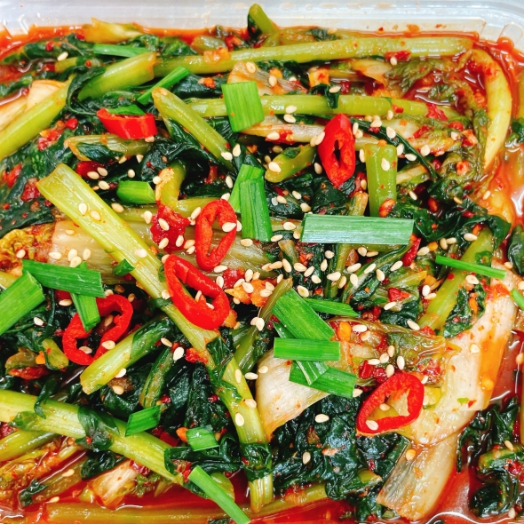 순수한반찬] 맛깔스런 김치 골라담기