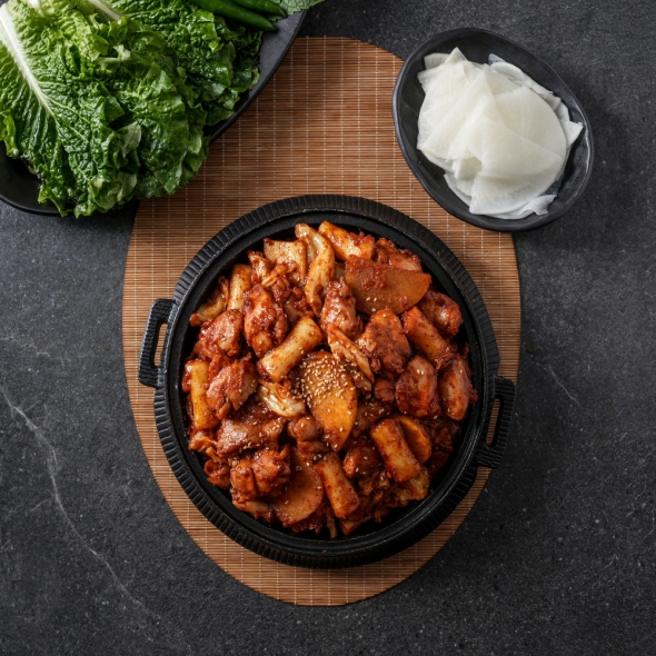 [보름데이] 블루리본 2년 연속 수록 27년 전통 박가미닭갈비 4인분단품 1060g 양념 춘천 닭갈비 맛집 택배 캠핑 요리 음식