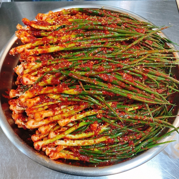 순수한반찬] 맛깔스런 김치 골라담기