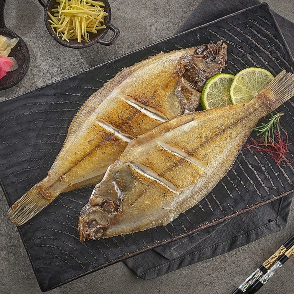 국내산 반건조 참가자미 2미 외 국내산천일염 / 전남여수