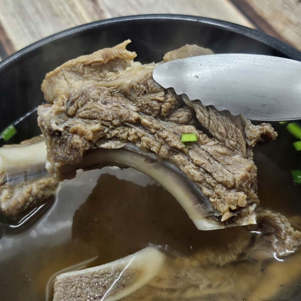 잡내 없이  큼직한  국내산  등갈비  1kg(10~15대 내외)