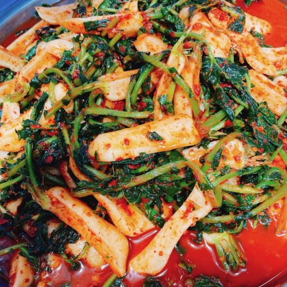 순수한반찬] 맛깔스런 김치 골라담기