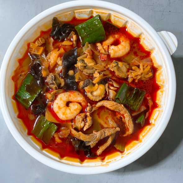 순수한반찬] [야식]  이모카세 세트 (크림새우가리비버터구이,오돌뼈볶음,짬뽕탕,맛살전)