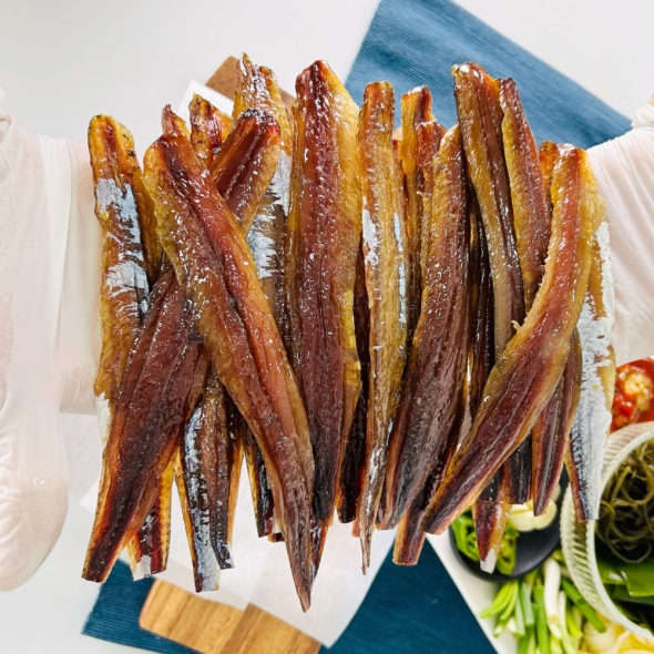 [만원의 행복] 이순신수산  겨울철 별미 포항 구룡포 손질 꽁치 해풍과메기  야채세트  