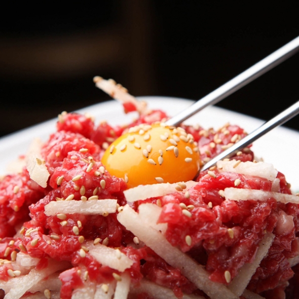 [청년미트] 1등급이상 한우 육회 300g/600g (육회소스증정)