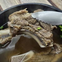 잡내 없이  큼직한  국내산  등갈비  1kg(10~15대 내외)